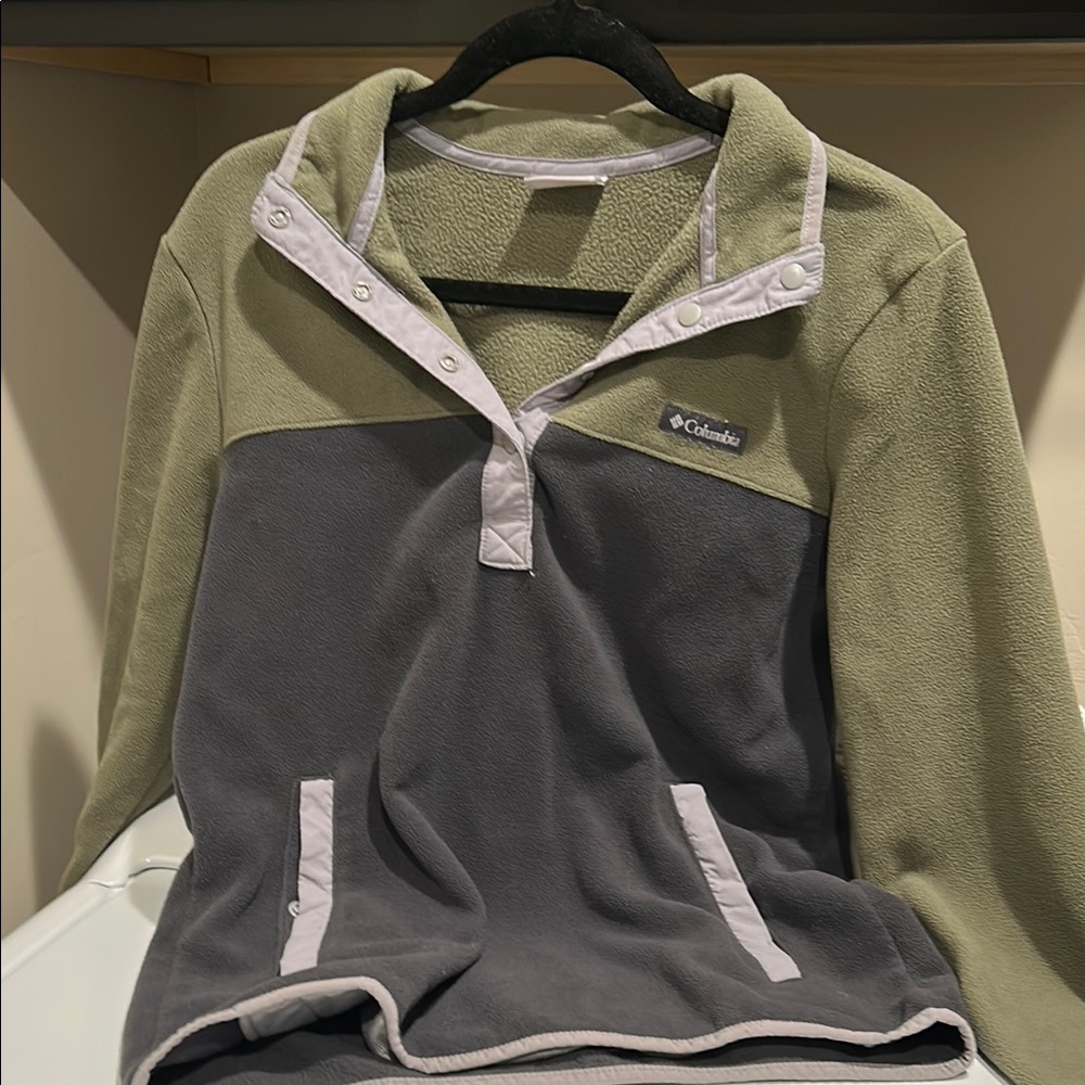 Columbia Olive and Gray Snap Fleece
